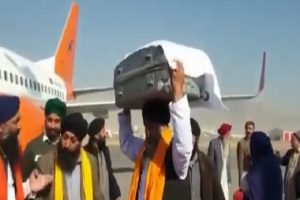 Operation Devi Shakti: अफगानिस्तान से गुरुग्रंथ साहिब को लेकर सिख समुदाय पहुंचेगा भारत, देखें वीडियो
