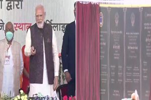 PM Modi in Gorkahpur: पूर्वांचल को PM मोदी ने दिया 10,000 करोड़ का तोहफा, विपक्ष को लगाई फटकार