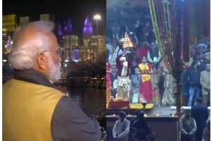 Kashi Vishwanath Corridor: ‘गंगा आरती’ में शामिल हुए पीएम मोदी, रोशनी से जगमग हो उठा वाराणसी