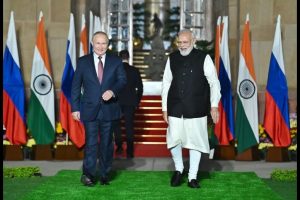 India Russia Relations : बुरे वक्त में भी रूस की ओर दोस्ती का हाथ बढ़ा रहा भारत, प्रतिबंधों के बावजूद जमकर खरीद रहा तेल