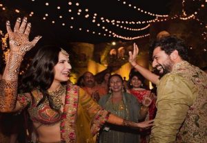 Vicky Katrina Wedding : हल्दी के बाद विक्की-कैट की मेंहदी की तस्वीरें आई सामने, फैमिली संग जमकर किया डांस