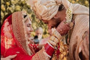 Vicky Katrina Wedding News: सामने आईं कैटरीना कैफ और विक्की कौशल की शादी की तस्वीरें, ‘मिसेज कौशल’ की दिखी पहली झलक