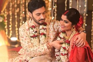 Sayantani Ghosh Marriage: टीवी की मशहूर एक्ट्रेस सायंतनी घोष ने रचाई ब्वॉयफ्रेंड अनुग्रह तिवारी संग शादी, तस्वीरों को सोशल मीडिया पर किया शेयर