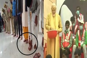 Kashi Vishwanath Mandir: PM मोदी ने दिखाई दारियादिली, मंदिर में काम करने वालों का रखा विशेष ख्याल, भेजे जूट के बने जूते (वीडियो)