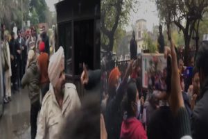 Punjab Election: खुलकर सामने आया ‘आप’ का कलह, टिकट बंटवारे को लेकर भिड़े कार्यकर्ता, राघव चड्डा थे मौजूद (वीडियो)