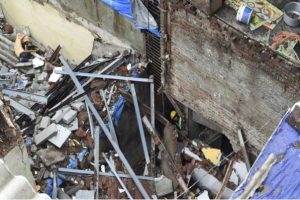Building Collapsed In Mumbai: बांद्रा में भरभराकर गिरी बहुमंजिला इमारत, 9 लोग घायल, एक की हालत गंभीर