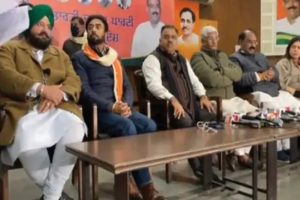 Punjab: कांग्रेस ने सिटिंग MLA का काटा टिकट तो थाम लिया भाजपा का दामन, सोनू सूद की बहन को लेकर थी नाराजगी (Video)
