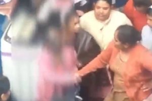 Delhi: देश की राजधानी में हैवानियत, रेप पीड़ित को जूते की माला पहनाकर घुमाया, Video वायरल