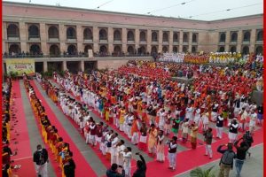 Varanasi: नए साल पर काशी विश्‍वनाथ मंदिर में 1001 लोगों ने एक साथ शंख बजाकर बनाया वर्ल्ड रिकॉर्ड, यहां देखें Video
