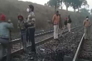 Blast: नक्सलियों ने दिल्ली-हावड़ा रेल रूट को बनाया निशाना, झारखंड में उड़ाई रेल पटरी