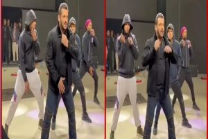 Salman Khan: मोटे पेट की वजह से ट्रोल हो रहे सलमान खान, Video में एक्टर की तोंद देख यूजर बोले- ‘भाई का पेट पोटली बन गया’
