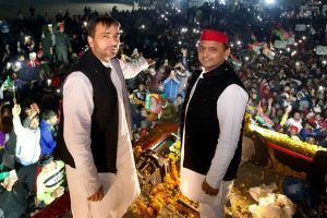 Akhilesh Jayant news: चुनाव से पहले अखिलेश-जयंत की बढ़ी मुश्किलें, दोनों नेता समेत 400 कार्यकर्ताओं पर FIR दर्ज