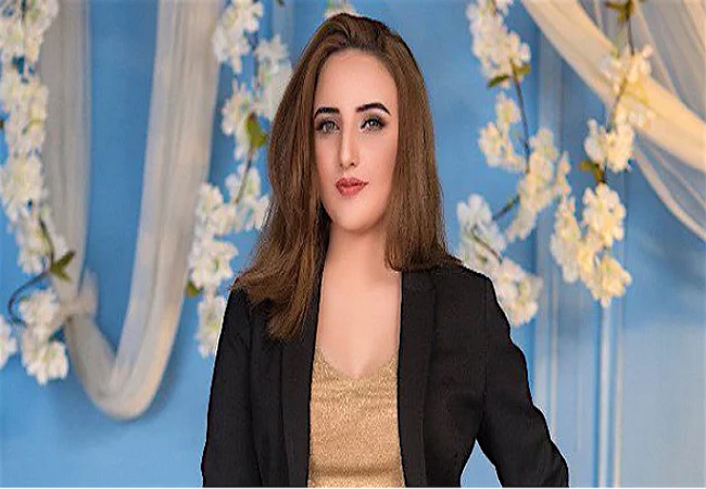 Hareem Shah: कौन है विवादों में रहने पाकिस्तान की खूबसूरत टिकटॉकर हरीम शाह