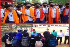 Karnataka Hijab Row: अधिकतर छात्र-छात्राओं ने भगवा शॉल, हिजाब पहने, बंद करना पड़ा कॉलेज