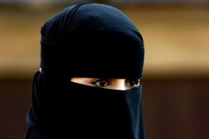 Hijab Controversy: देश में बैन हो सकता है हिजाब!, बीजेपी सांसद की मांग के बाद अटकलें तेज