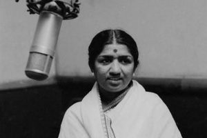 Lata Mangeshkar Passes Away: ‘ऐ मेरे वतन के लोगों’ से जुड़ा अजीब संयोग, लेखक कवि प्रदीप की आज है जयंती और हमें छोड़कर चली गईं गीत को अमर करने वाली लता दीदी
