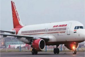 Air India: भीषण तूफान के बीच भारतीय पायलटों ने उतारा विमान, हर कोई दे रहा हिम्मत की दाद