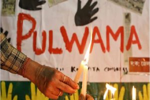 Pulwama Attack: पुलवामा हमले की बरसी पर देश कर रहा शहीदों को नमन, लोग बोले- ना भूले हैं वो दिन…ना भूल पाएंगे