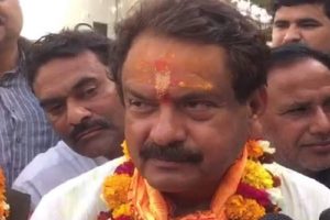 UP: सपा प्रमुख अखिलेश के चुनाव क्षेत्र करहल में बीजेपी प्रत्याशी बघेल पर जानलेवा हमला, बाल-बाल बचे