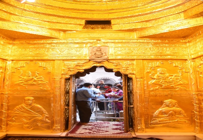 gold in kashi vishwanath temple