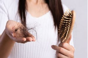 Hair Fall problem: बाल झड़ने की समस्या डराने लगी है?, तो जल्द अपनाएं ये 5 उपाय, नही टूटेंगे बाल