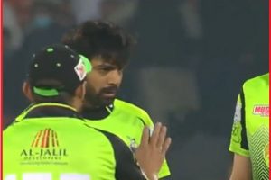 PSL 2022: पाकिस्तान सुपर लीग में थप्पड़ कांड, कैच छोड़ने पर हारिस रऊफ ने साथी खिलाड़ी को मारा थप्पड़.. VIDEO