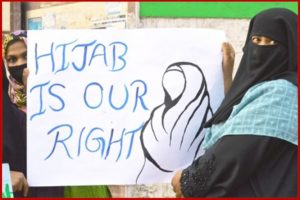 Karnataka Hijab Row: हिजाब पर बवाल जारी, अब मौलवियों ने कर्नाटक सरकार के फैसले पर कही ये बात निंदा की