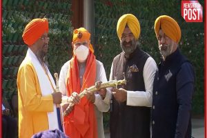 PM Modi meets Sikh Community: चुनाव से ठीक पहले पीएम आवास पर सिख समुदाय के लोगों से प्रधानमंत्री नरेंद्र मोदी की मुलाकात