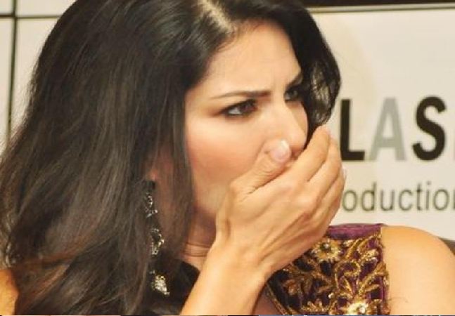 Sunny Leone cheated: सनी लियोनी के नाम पर 2000 रुपये का फर्जी लोन पास, सोशल  मीडिया पर फैंस ने बनाया मजाक, Sunny leones pan no used for fraud loan of  2000 rupees