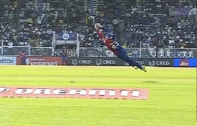 IPL 2022: टिम सीफर्ट का सुपरमैन अंदाज, पोलार्ड के शॉट को हवा में लपककर किया हैरतअंगेज कैच, सोशल मीडिया पर हो रही तारीफ