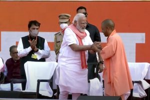 Yogi Adityanath Oath Ceremony: चुनाव में इतिहास रचने वाले योगी आदित्यनाथ ने ली मुख्यमंत्री पद की शपथ, लगातार दूसरी बार बनें CM