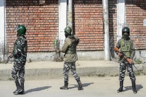Jammu Kashmir: श्रीनगर के नौगाम में सुरक्षाबलों को मिली कामयाबी, तीन आतंकियों को किया ढेर
