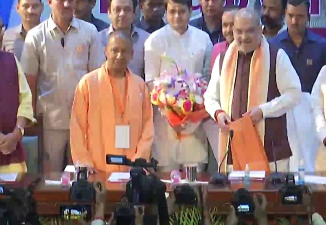 UP: BJP विधायक दल के नेता चुने गए योगी आदित्यनाथ, चुनते ही कह दी ये बात…
