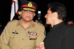 Crisis In Pak: इस फोटो की वजह से इमरान खान से खफा हुई पाकिस्तानी सेना, जानिए आखिर तस्वीर ने क्यों बिगाड़ा खेल