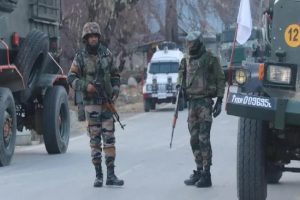 J & K: फिर गूंजी गोलियों की तड़तड़ाहट से कश्मीर की वादियां, आतंकियों ने सरेआम शख्स की गोली मारकर की हत्या