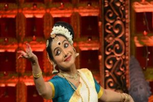 Kerala: केरल जज ने बीच में रुकवाया नृत्यांगना नीना प्रसाद का नृत्य, भड़के यूजर्स ने ऐसे दिया रिएक्शन