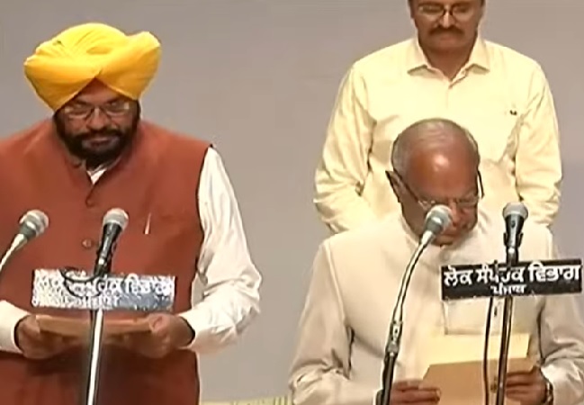 Shameful: पंजाब में अरविंद केजरीवाल ने ताक पर रखे सिद्धांत, हत्या के आरोपी को बनाया मंत्री; एक महिला को ही दिया विभाग