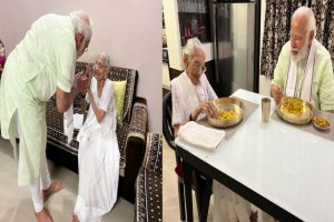 चुनाव में जीत का परचम लहराने के बाद अपनी मां का आशीर्वाद लेने पहुंचें PM मोदी, देखिए आत्मीयता से लबरेज तस्वीरें