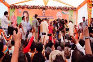 Rajasthan: जन्मदिन पर वसुंधरा राजे ने दिखाया शक्ति प्रदर्शन, 42 विधायक और 11 सांसदों ने कार्यक्रम में शिरकत कर दी बधाई