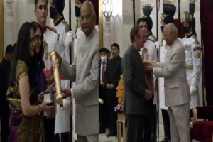 Padma Awards 2022: कांग्रेस नेता गुलाम नबी, CDS बिपिन रावत को मिला पद्म पुरस्कार, राष्ट्रपति ने किया सम्मानित