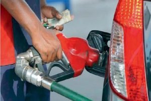 Petrol-Diesel Price: तेल की कीमतों में लगी आग, पेट्रोल 50 तो डीजल 70 रुपए हुआ महंगा