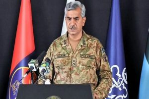 Pak Political Crisis: Pak में सियासी उलटफेर में क्या है सेना का भूमिका? ISPR के डीजी ने कही बड़ी बात