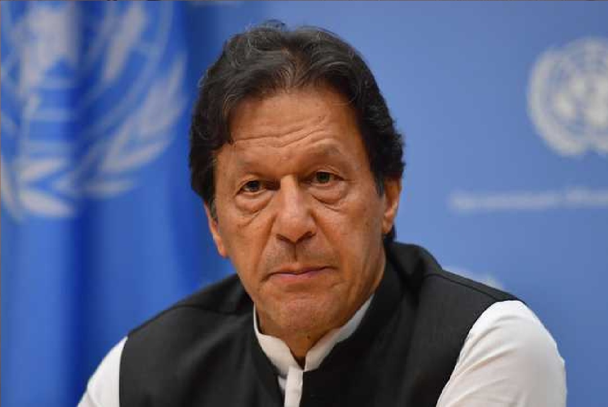 Imran Khan: क्रिकेट की पिच पर अपना जादू चलाने वाले इमरान खान राजनीति में रहे फेल, जानें क्रिकेट से सियासत तक कैसा रहा उनका सफर