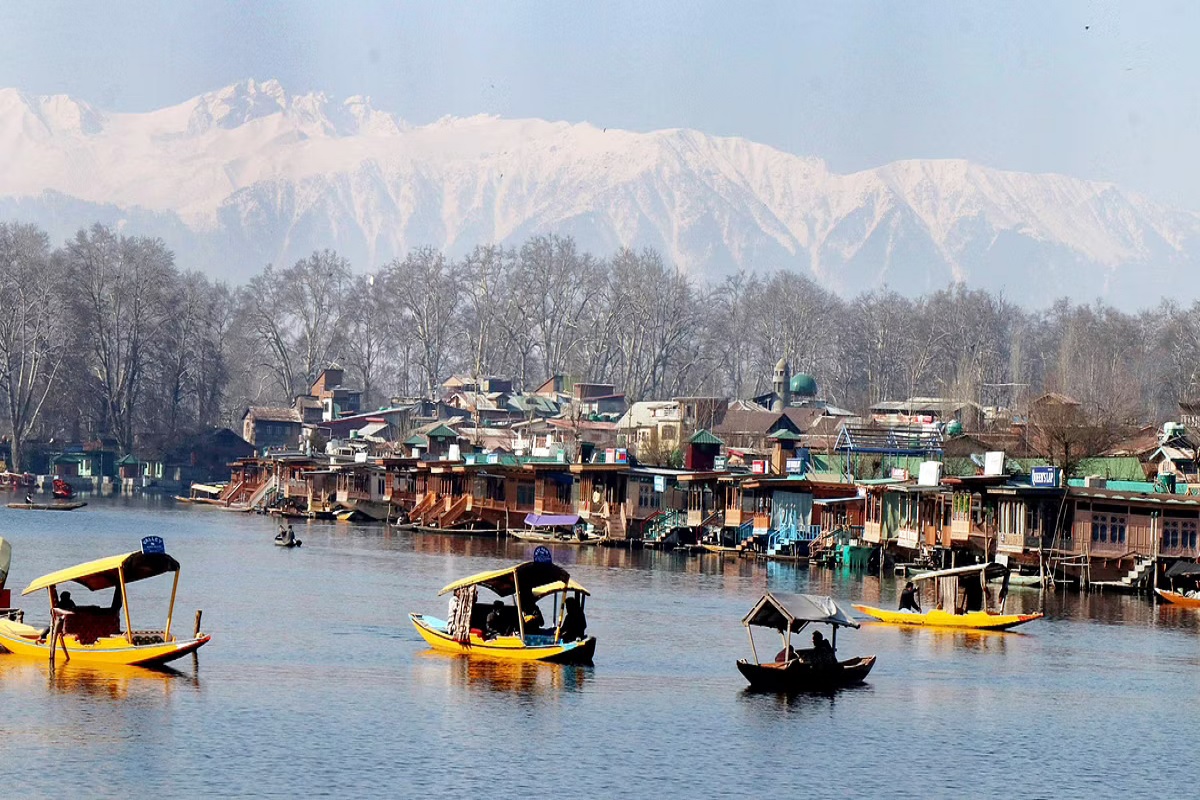 Tourism Boom: कश्मीर घाटी में पर्यटकों की तादाद ने पिछले रिकॉर्ड तोड़े, जून तक सारे होटल भी बुक