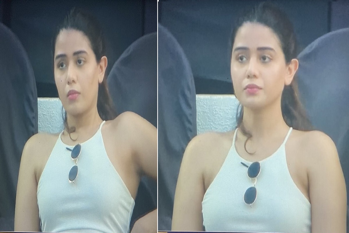 Mystery Girl IPL 2022: KKR और DC के बीच खेले गए मैच के दौरान मिस्ट्री गर्ल की तस्वीरें वायरल, फैंस हुए कायल