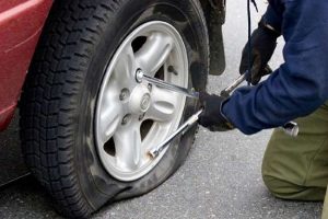 Puncture Repair: गाड़ी का टायर बार-बार हो रहा है पंचर, तो एक बार इस लिक्विड का करें इस्तेमाल