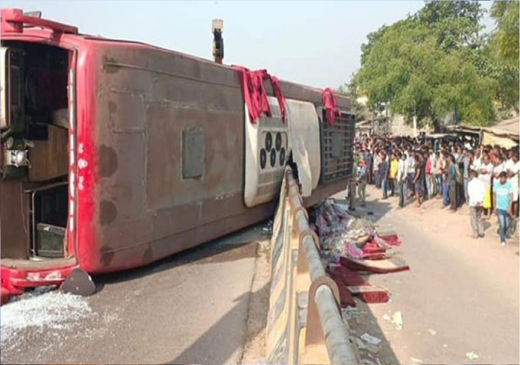Road accident in Ayodhya.
