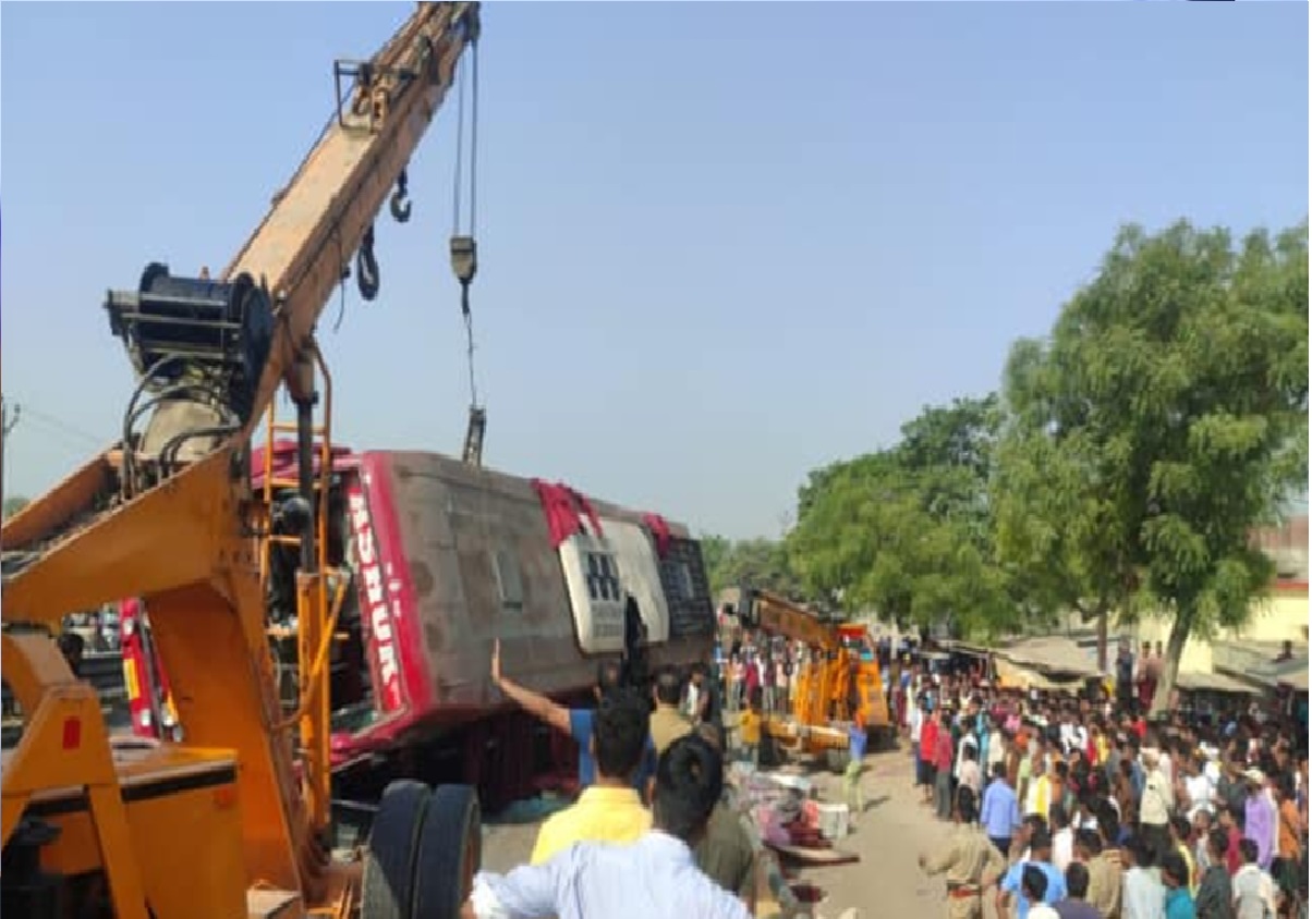 Ayodhya Accident: अयोध्या में भीषण सड़क हादसा, बस पलटने से 2 से ज्यादा की मौत, कई घायल