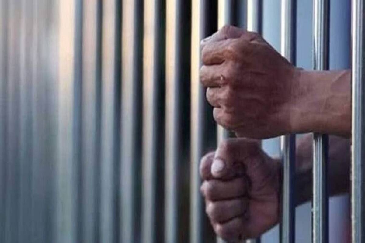 UP: यूपी की जेलों में बजेगा महामृत्युंजय और गायत्री मंत्र, योगी के मंत्री धर्मवीर प्रजापति न जारी किए निर्देश