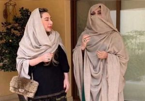 Pak: इमरान खान के पीएम पद गंवाते ही पत्नी बुशरा बीबी की सहेली दुबई भागी, भ्रष्टाचार के हैं आरोप